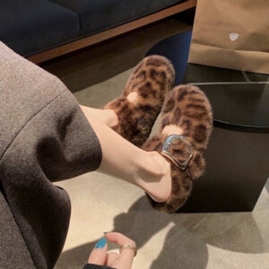 2025112105296952180581w750h750 Feet & R3318